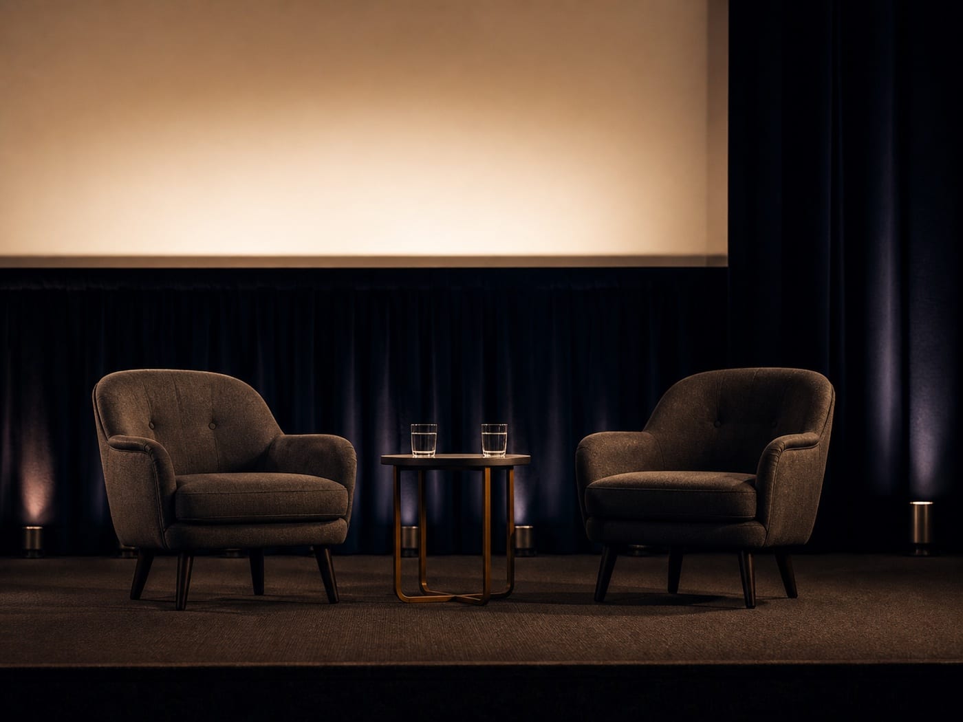 Vorbereitete Bühne für das Filmgespräch im Kinosaal