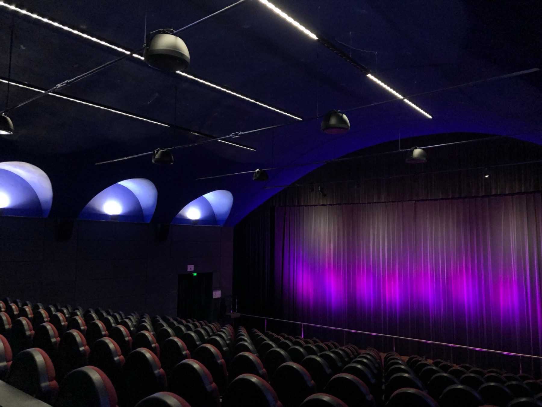 Blick auf die Leinwand der Kulisse